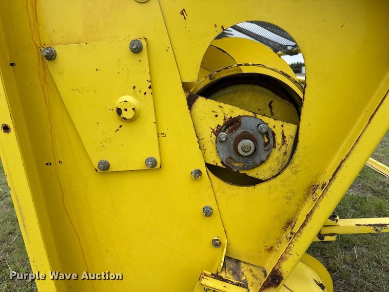 image for item EQ4799 2006 John Deere 645B pickup head