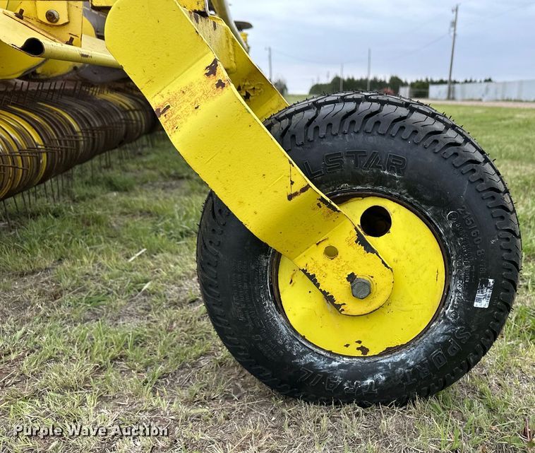 image for item EQ4799 2006 John Deere 645B pickup head