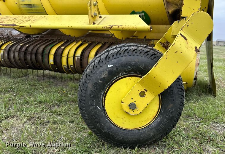 image for item EQ4799 2006 John Deere 645B pickup head