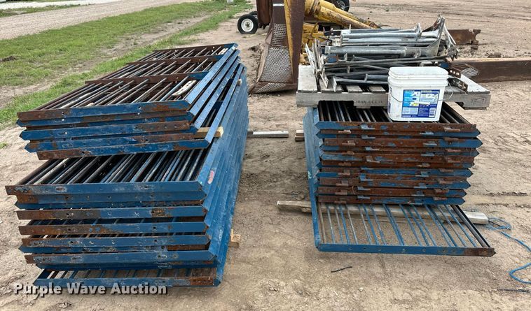 image for item EQ4812 (42) hog panels