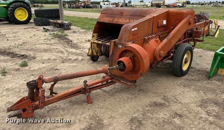 image for item EQ4815 New Holland 281 small square baler