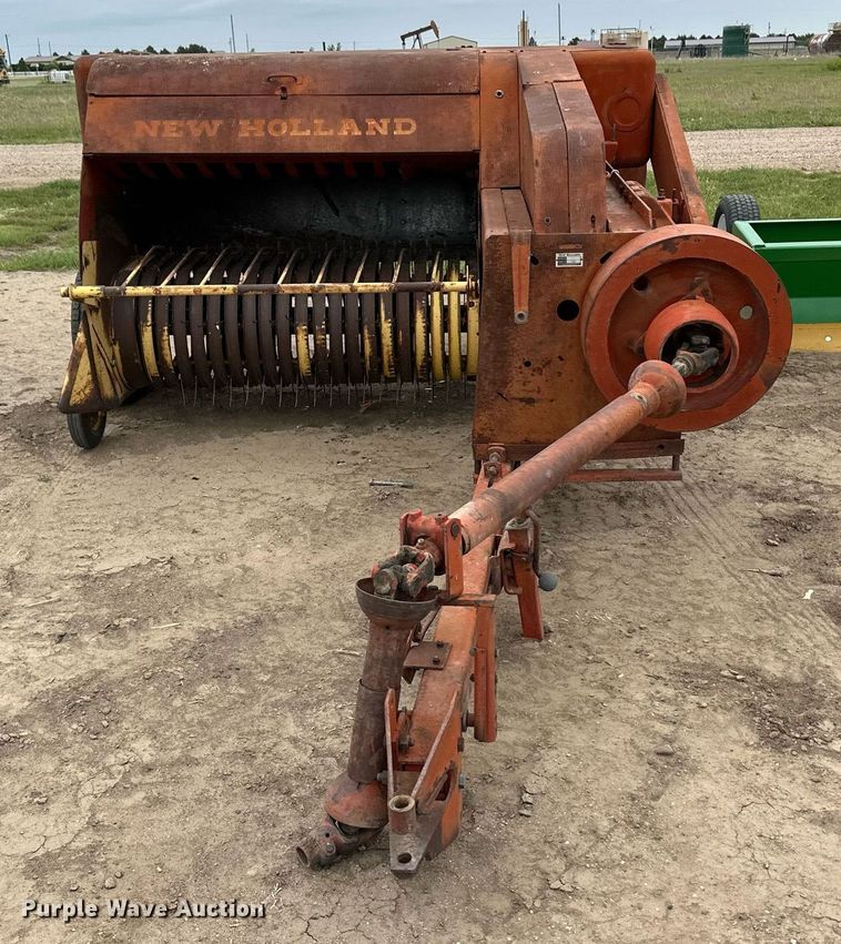 image for item EQ4815 New Holland 281 small square baler