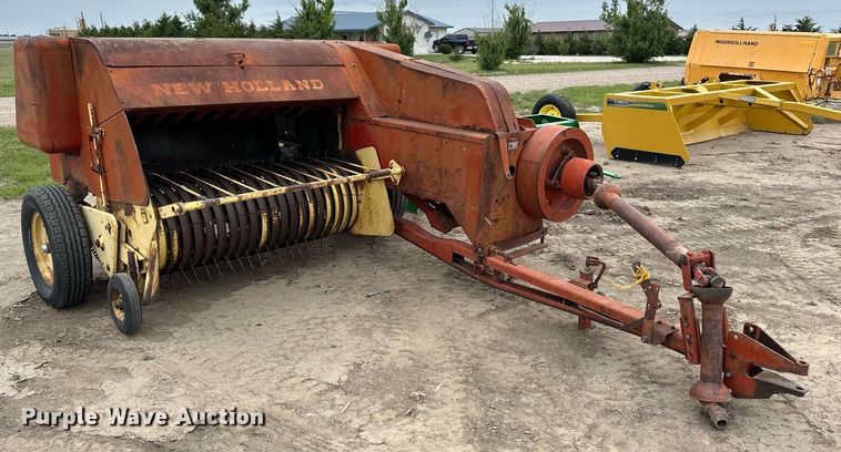 image for item EQ4815 New Holland 281 small square baler