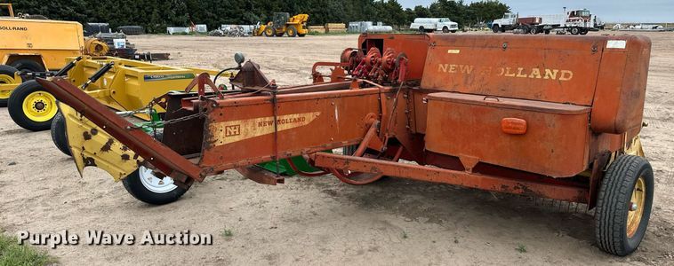 image for item EQ4815 New Holland 281 small square baler