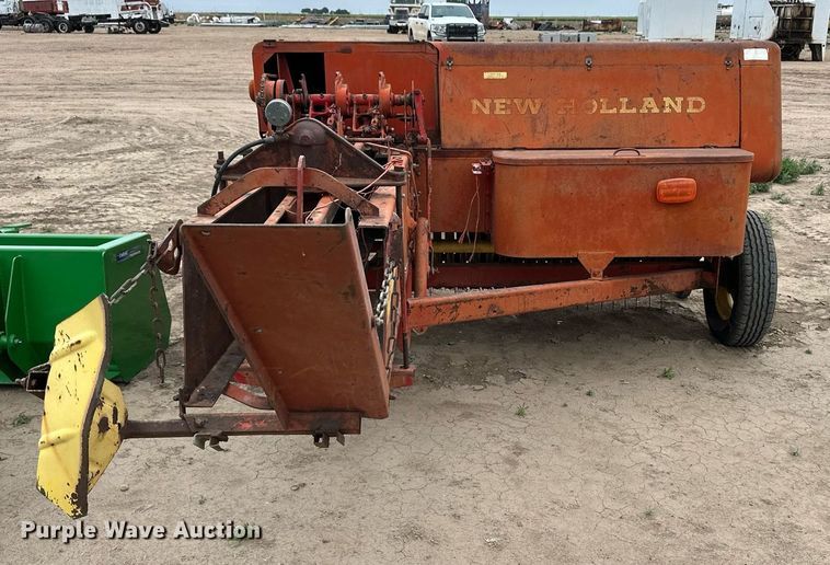 image for item EQ4815 New Holland 281 small square baler