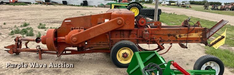 image for item EQ4815 New Holland 281 small square baler