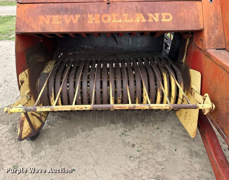 image for item EQ4815 New Holland 281 small square baler