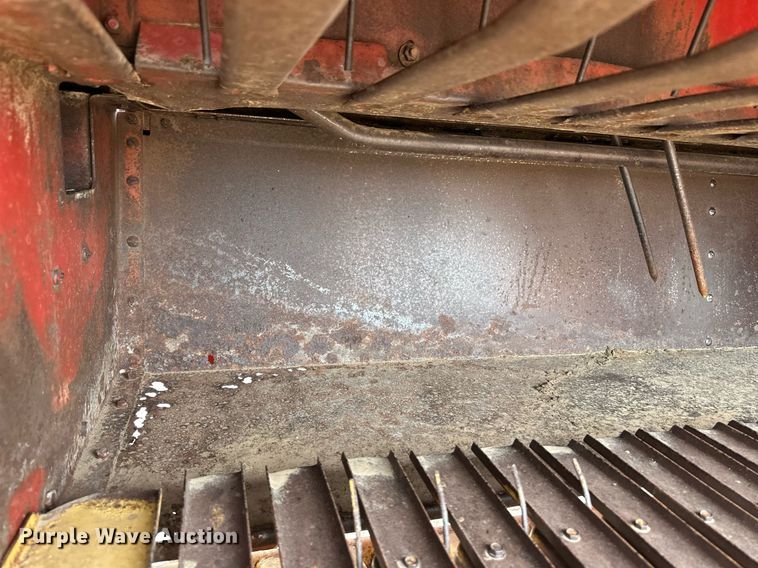 image for item EQ4815 New Holland 281 small square baler