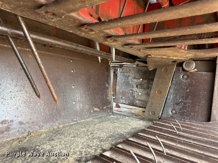 image for item EQ4815 New Holland 281 small square baler