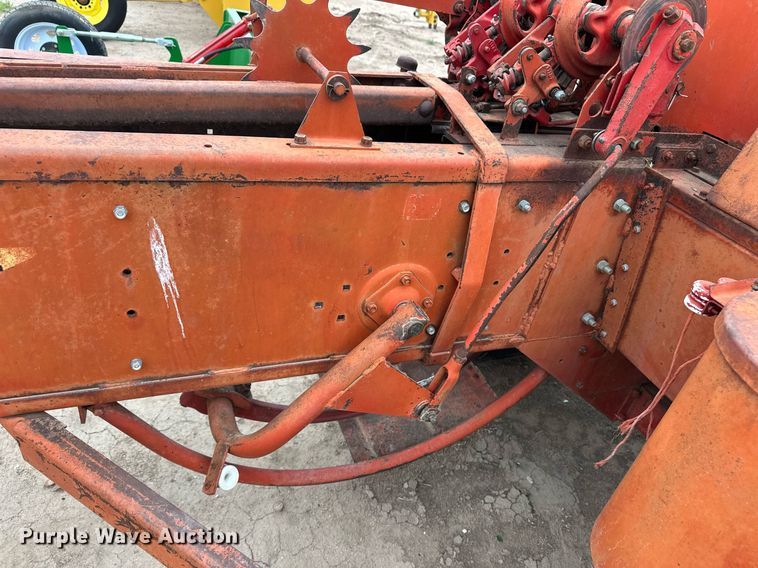 image for item EQ4815 New Holland 281 small square baler