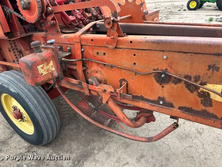 image for item EQ4815 New Holland 281 small square baler