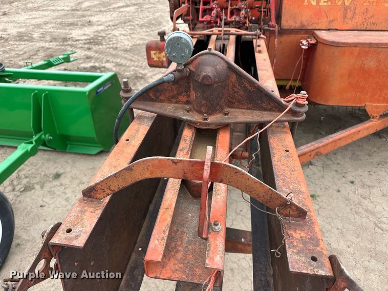 image for item EQ4815 New Holland 281 small square baler