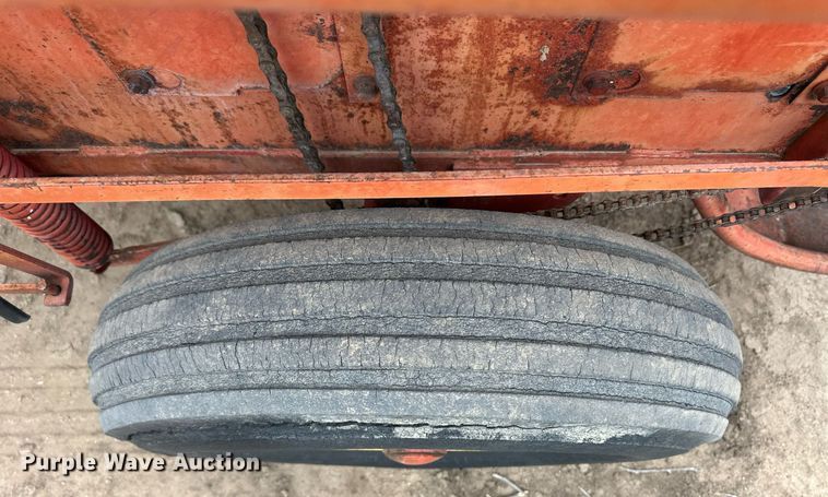 image for item EQ4815 New Holland 281 small square baler