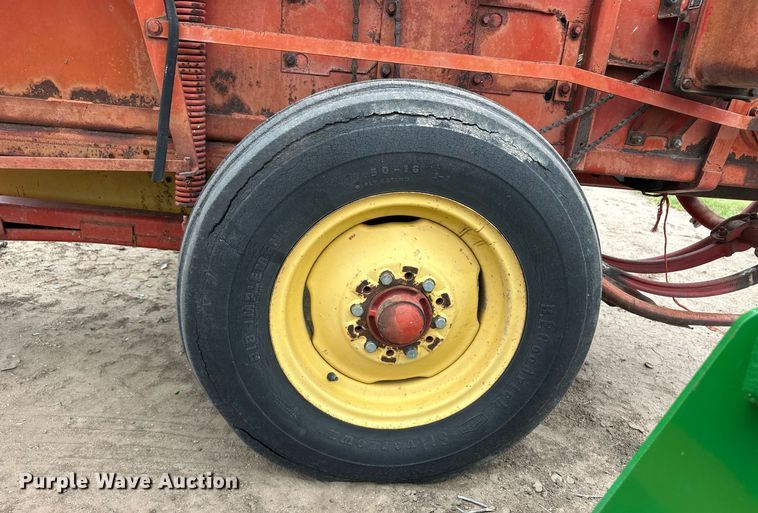 image for item EQ4815 New Holland 281 small square baler