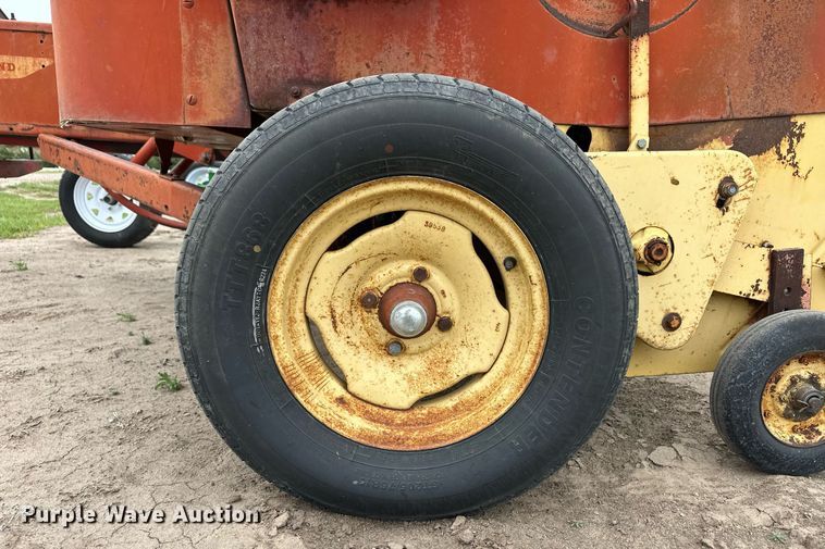 image for item EQ4815 New Holland 281 small square baler