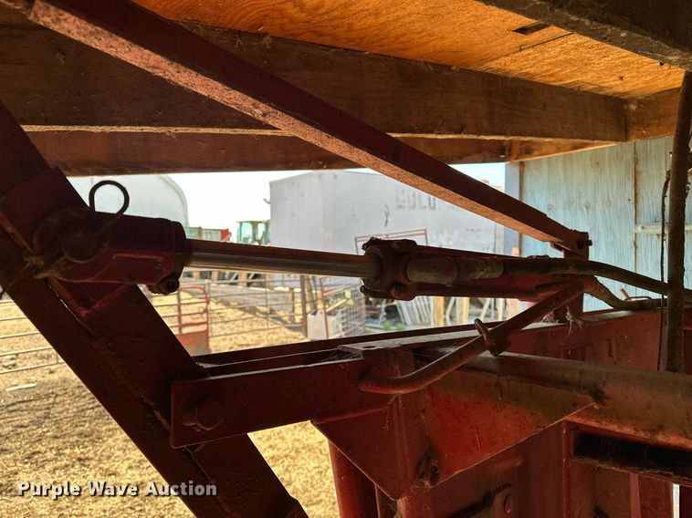 image for item IP9565 Squeeze chute