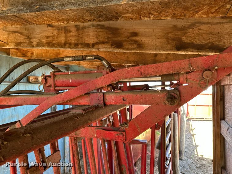 image for item IP9565 Squeeze chute