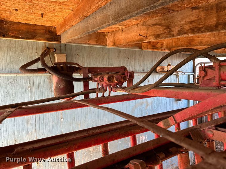 image for item IP9565 Squeeze chute