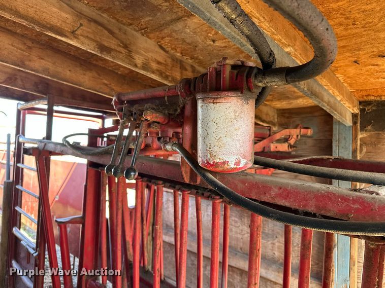 image for item IP9565 Squeeze chute