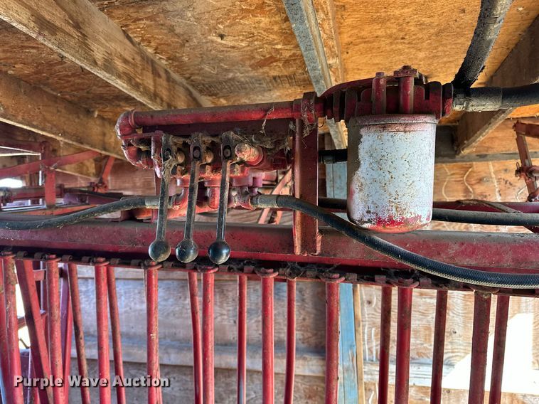 image for item IP9565 Squeeze chute