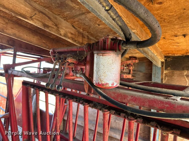 image for item IP9565 Squeeze chute