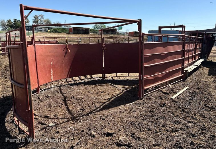 image for item IP9566 Livestock corral with palpation chute