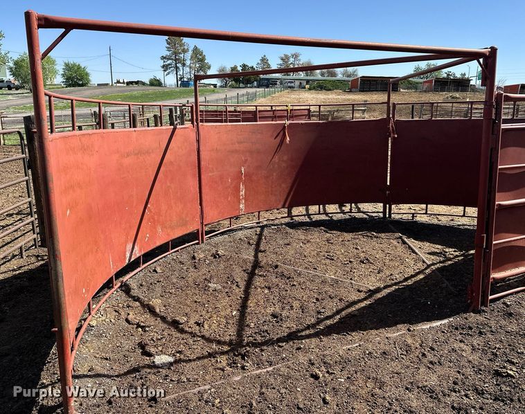 image for item IP9566 Livestock corral with palpation chute