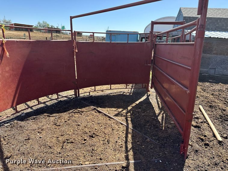 image for item IP9566 Livestock corral with palpation chute