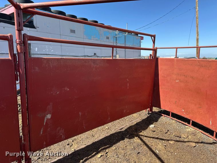 image for item IP9566 Livestock corral with palpation chute