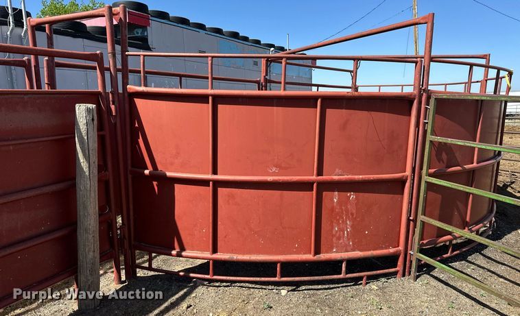 image for item IP9566 Livestock corral with palpation chute