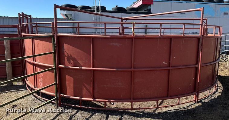 image for item IP9566 Livestock corral with palpation chute
