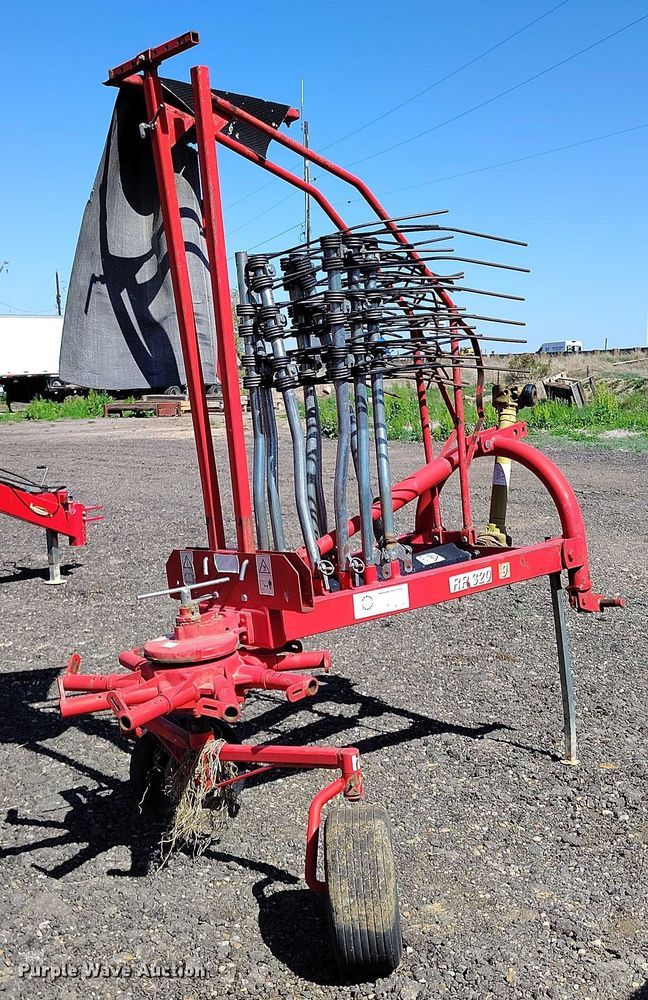 image for item IP9569 2011 Rossi RR320-9 hay rake