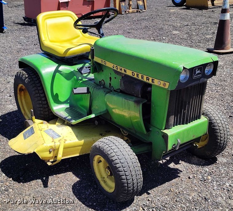 image for item IP9579 John Deere 110 lawn mower