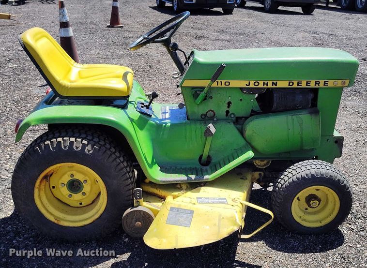 image for item IP9579 John Deere 110 lawn mower