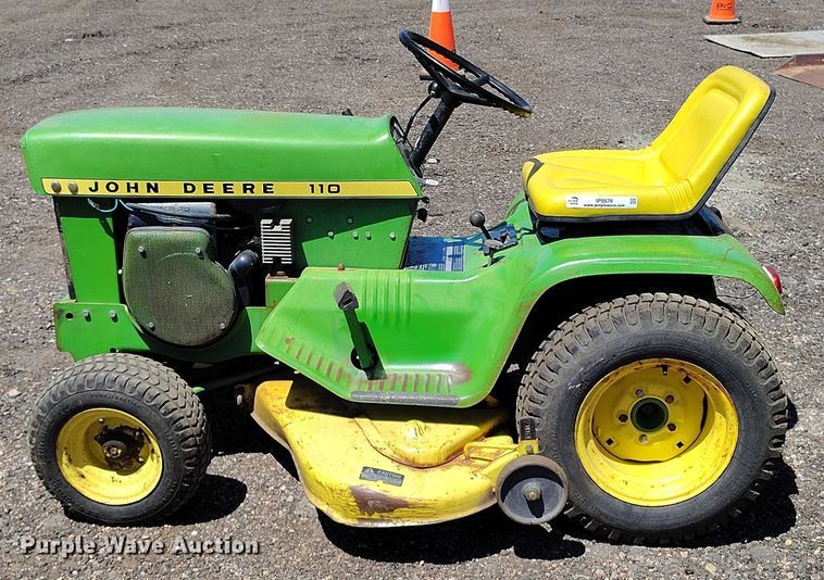 image for item IP9579 John Deere 110 lawn mower