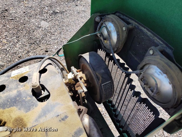 image for item IP9579 John Deere 110 lawn mower