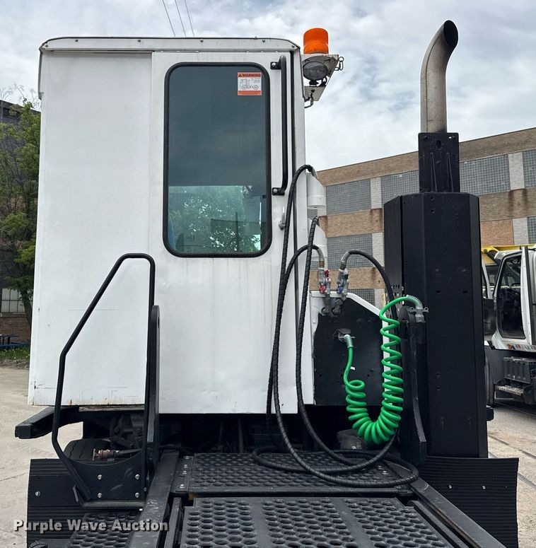 image for item DH9949 2017 Kalmar Ottawa T2 yard truck