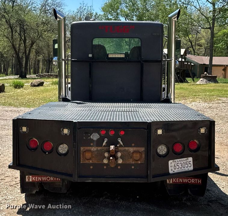 image for item DO0933 2005 Kenworth T300 flatbed truck