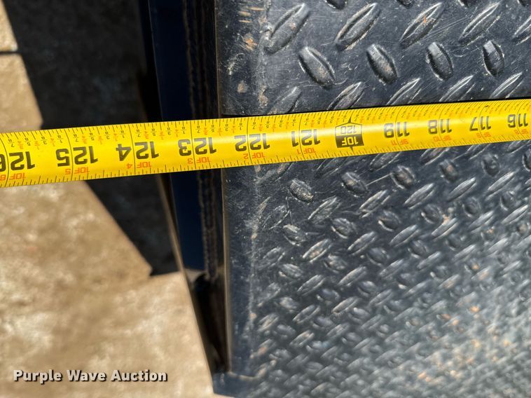 image for item DO0933 2005 Kenworth T300 flatbed truck