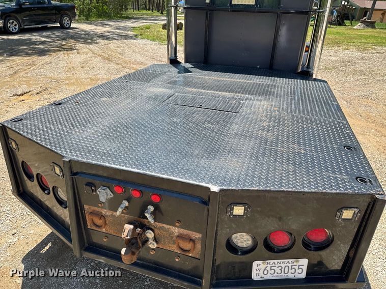 image for item DO0933 2005 Kenworth T300 flatbed truck