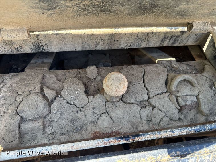 image for item DO0933 2005 Kenworth T300 flatbed truck