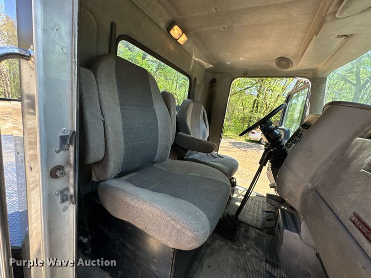 image for item DO0933 2005 Kenworth T300 flatbed truck