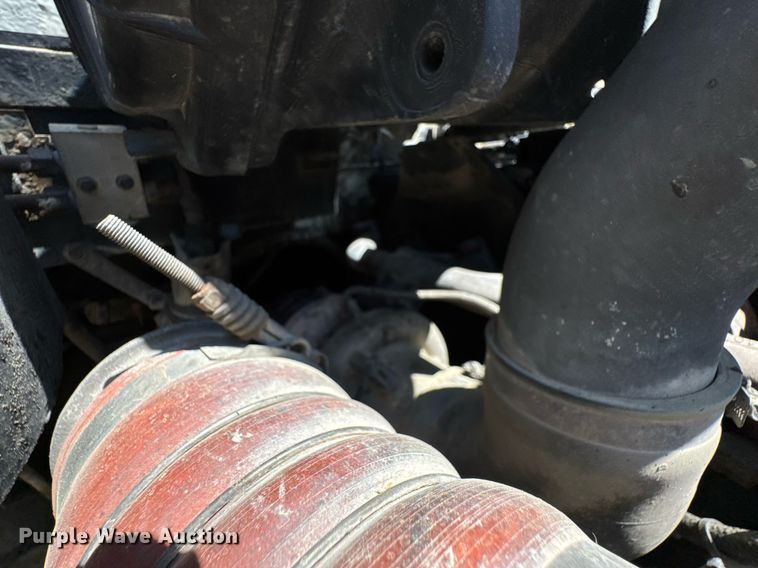 image for item DO0933 2005 Kenworth T300 flatbed truck