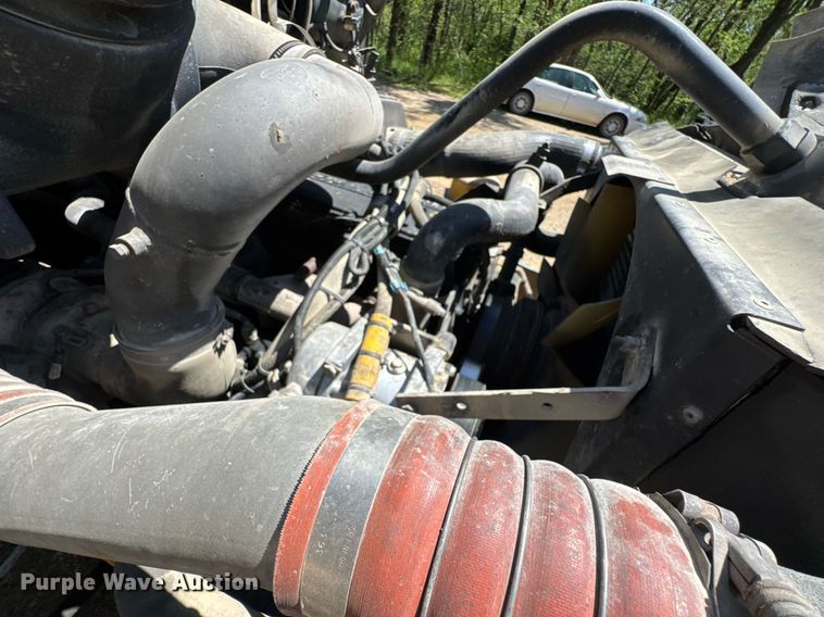 image for item DO0933 2005 Kenworth T300 flatbed truck