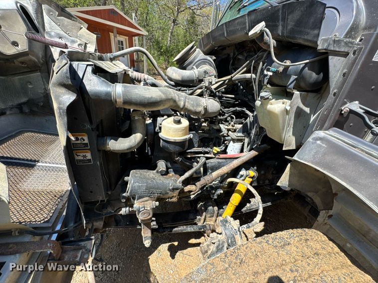 image for item DO0933 2005 Kenworth T300 flatbed truck