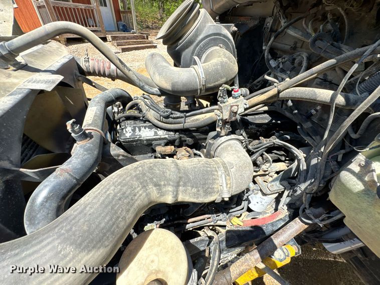 image for item DO0933 2005 Kenworth T300 flatbed truck