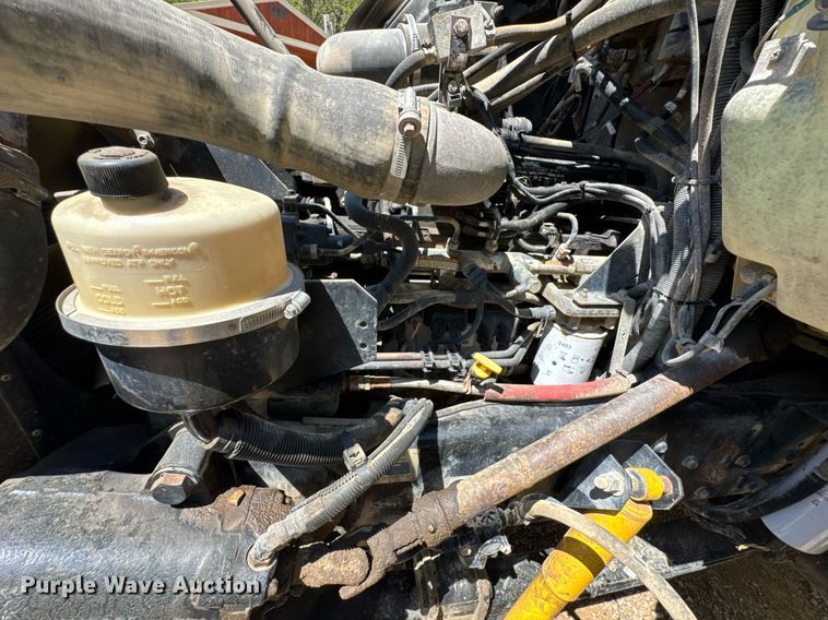 image for item DO0933 2005 Kenworth T300 flatbed truck