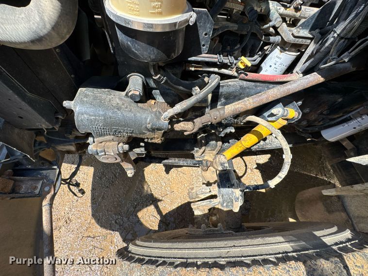 image for item DO0933 2005 Kenworth T300 flatbed truck