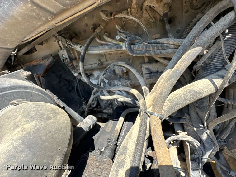 image for item DO0933 2005 Kenworth T300 flatbed truck