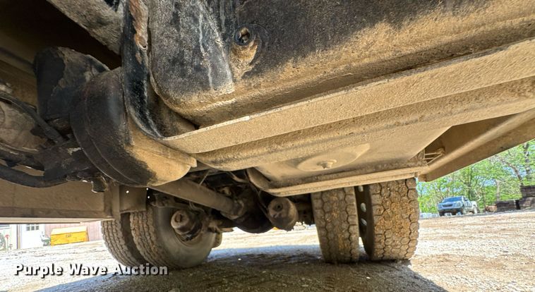 image for item DO0933 2005 Kenworth T300 flatbed truck